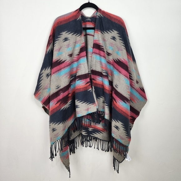 American Eagle Outfitters Aztec Print Poncho - Picture 1 of 5